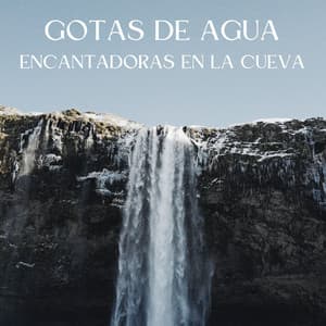 Gotas De Agua Encantadoras En La Cueva - Agua de olas tranquilas